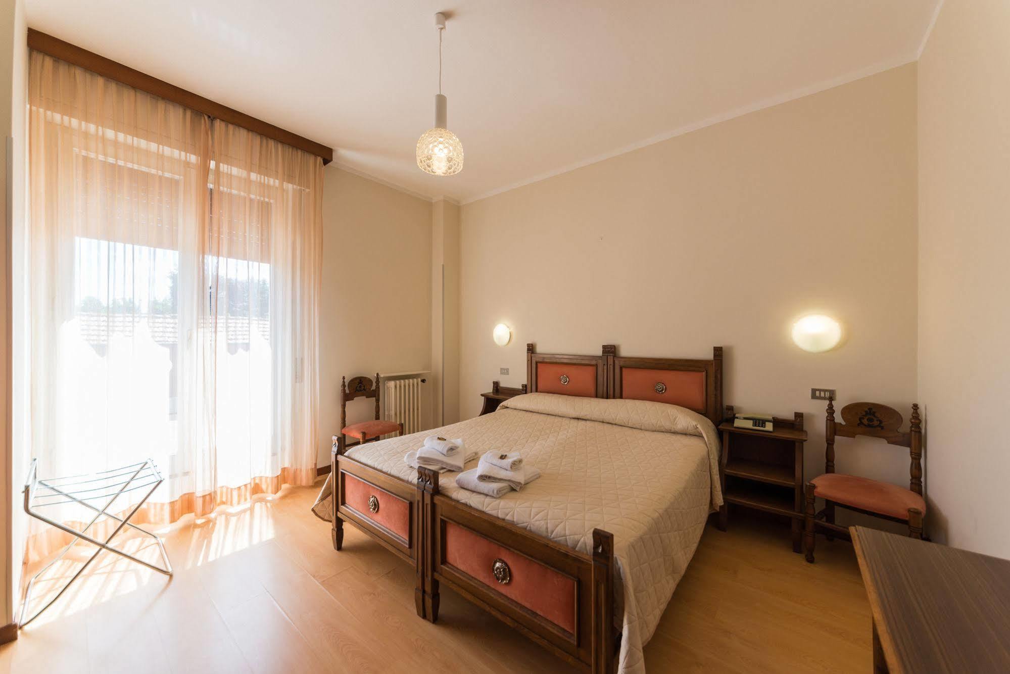 Hotel Nuova Italia Gozzano Exterior foto